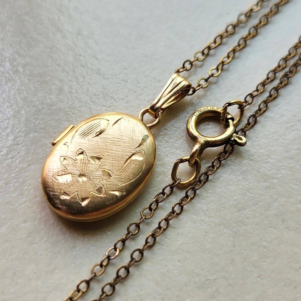 Vintage 12k Gold Filled Floral Engraved Oval Locket Necklace